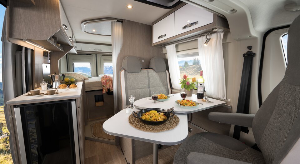 Décor intérieur Elégance et tissu de sièges Silver | Table avec rallonge (en option), toit relevable (en option)
