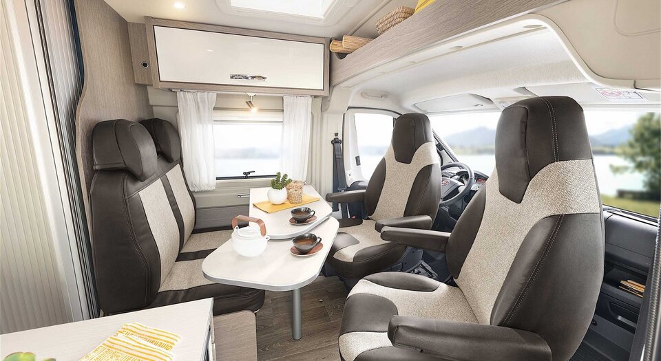 Spacious seating area | Semi-dinette with more legroom for four people