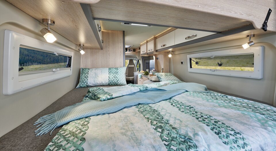 Dormir como un rey | Dos grandes camas individuales en la parte trasera para disfrutar de noches de descanso en calidad del hotel