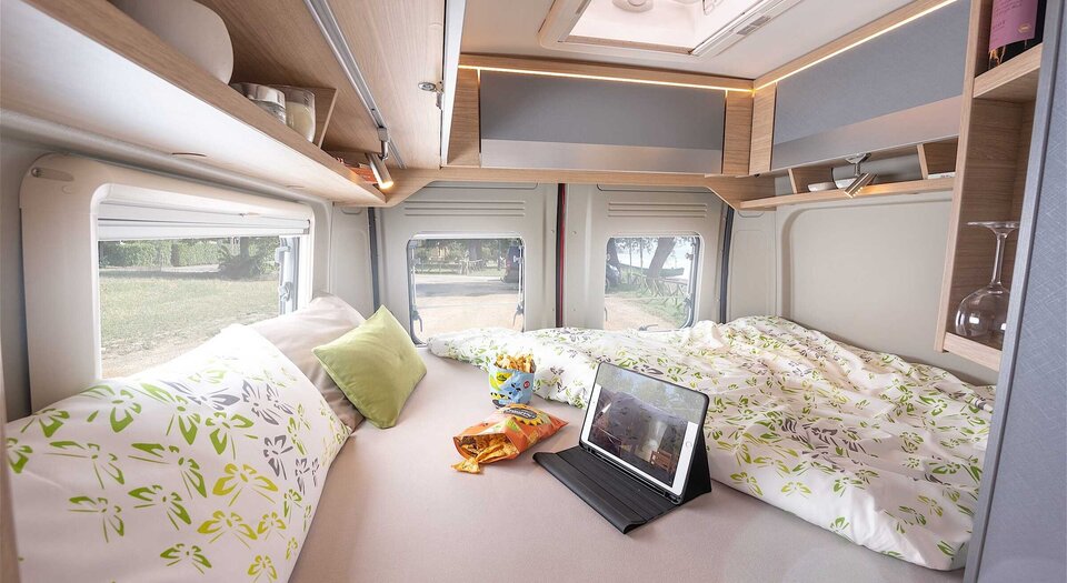 Comfortable sleeping | Large double bed in the rear